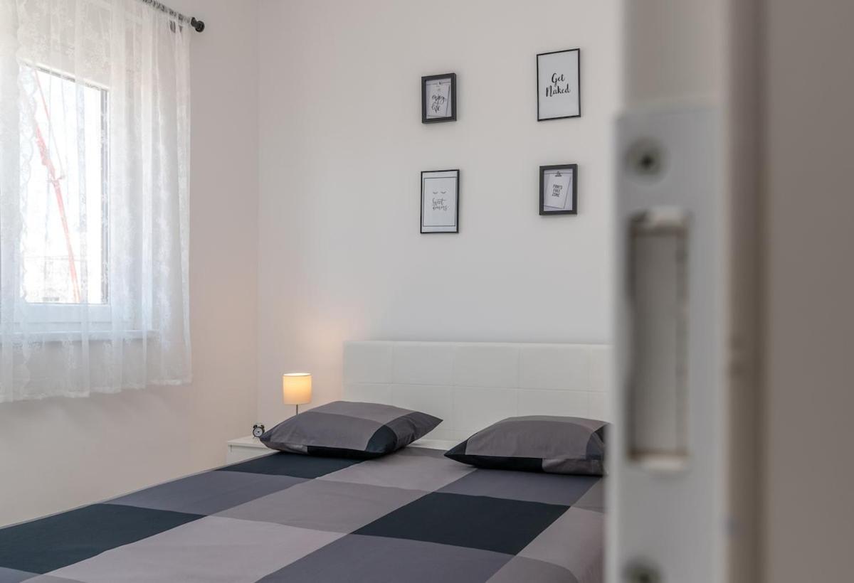 Apartman Spiro Trogir Exterior photo